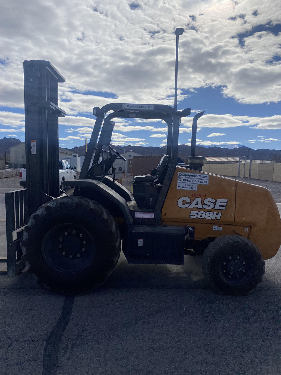 2023 CASE 588H