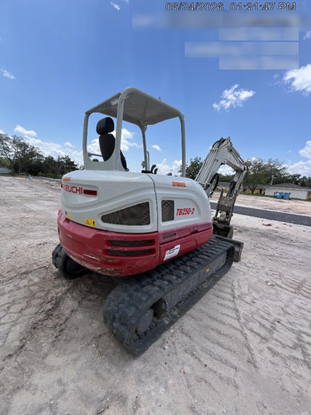 2022 TAKEUCHI TB250-2R