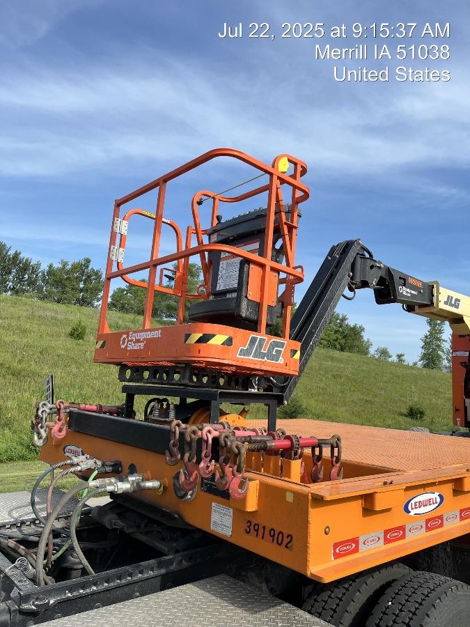 2025 JLG E300AJP