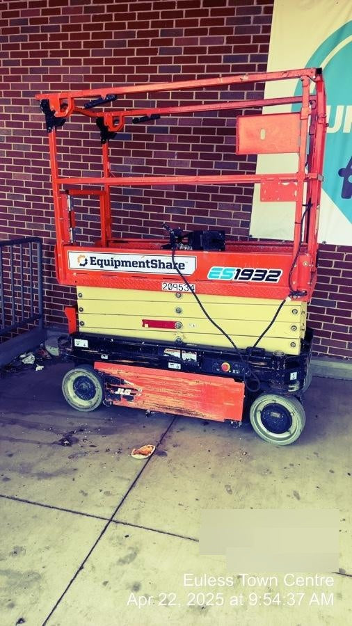2022 JLG ES1932
