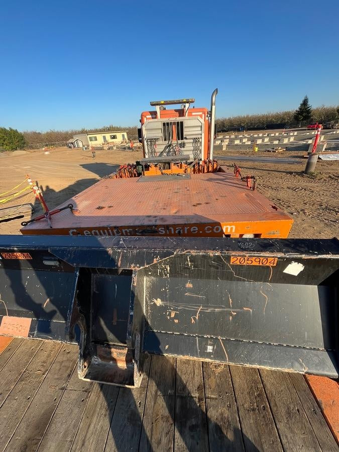 2022 JLG 1001100823