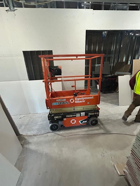 2022 JLG ES1330L