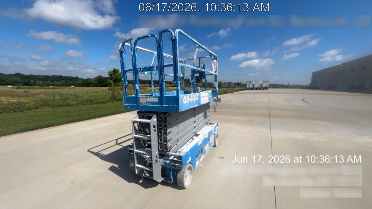 2019 Genie GS-4047 Folding rails with half height swing gate