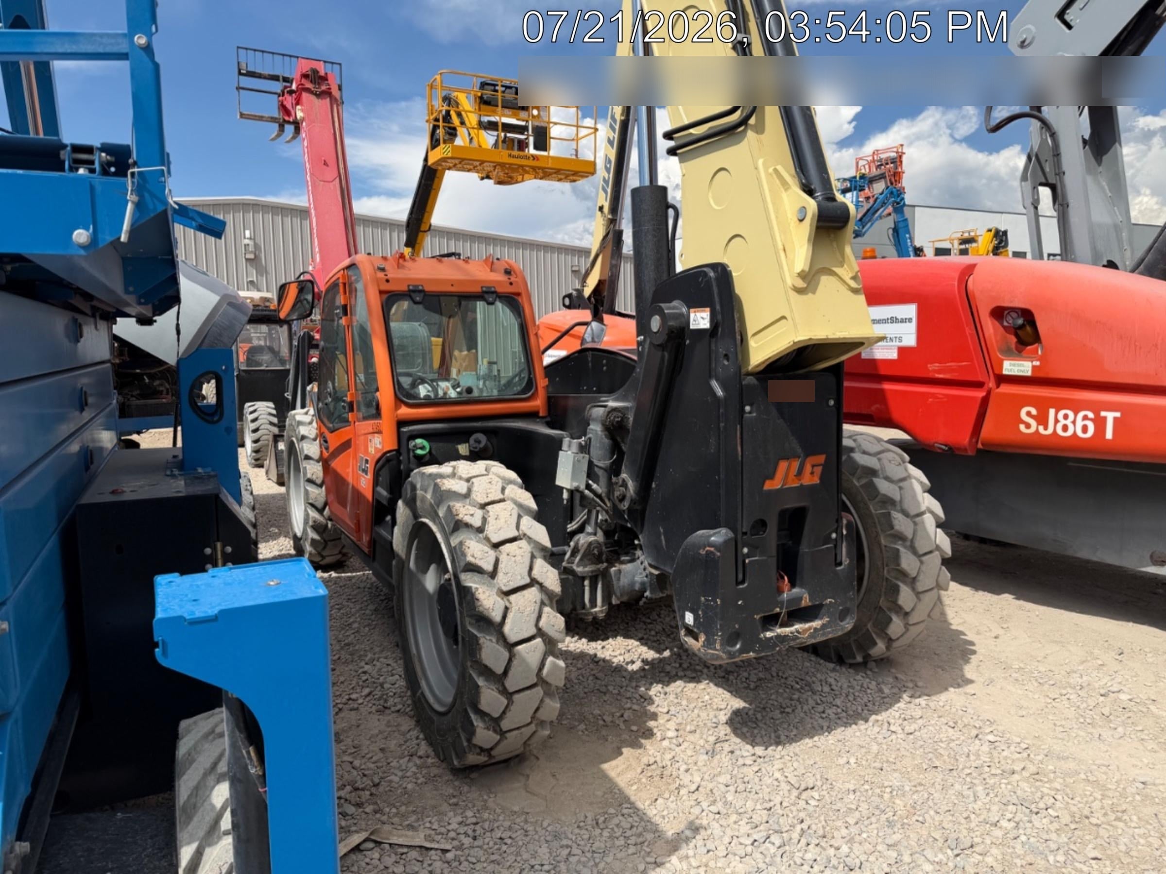 2017 JLG 742