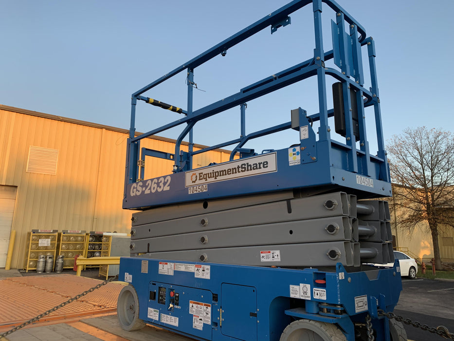 2020 Genie GS-2632 Solid NM Tires, Folding Rails with Half-Height Swing Gate, Beacon