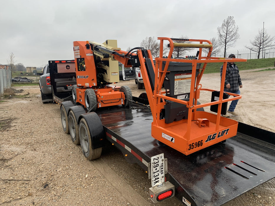 2018 JLG E300AJP