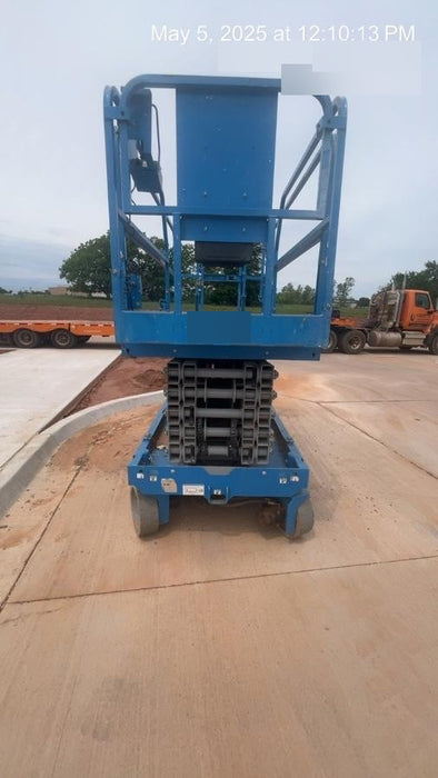 2019 Genie GS-4047 Folding rails with half height swing gate