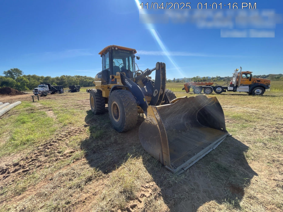 2019 John Deere 624L 4yd Wheel Loader, Cab/Heat/Air, 3 Function Hydraulics, JRB Hydraulic QC, QC 4yd bucket w/smooth cutting edge, QC Carriage, 72" Fork Tines, 5yr/5,000hr Powertrain and Hydraulics extended warranty