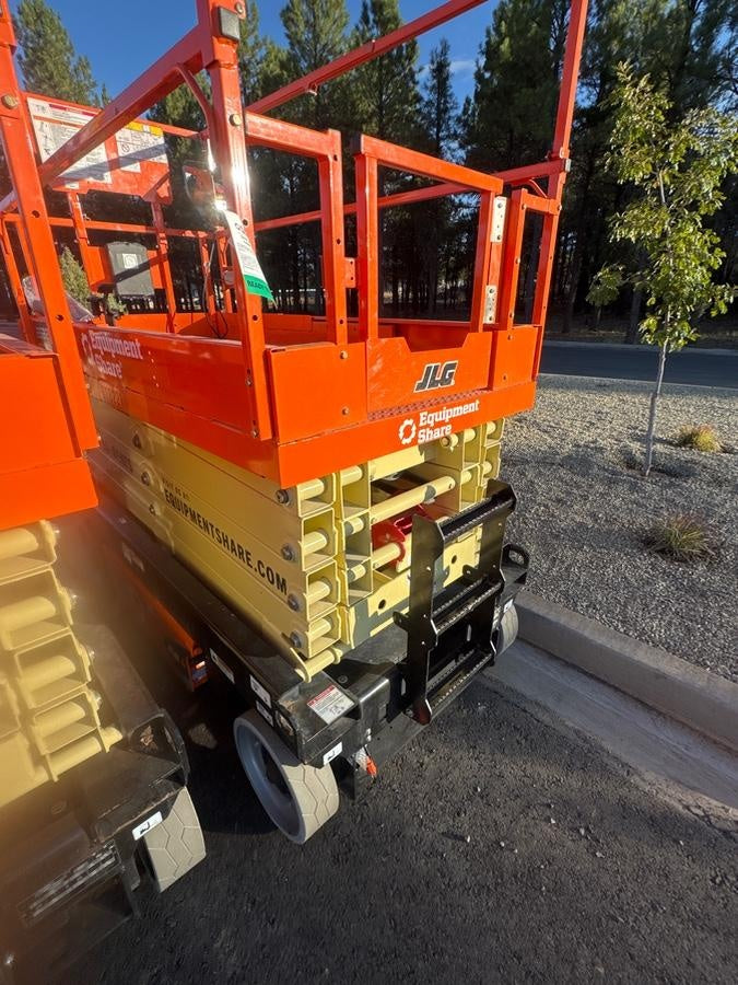 2025 JLG ES3246
