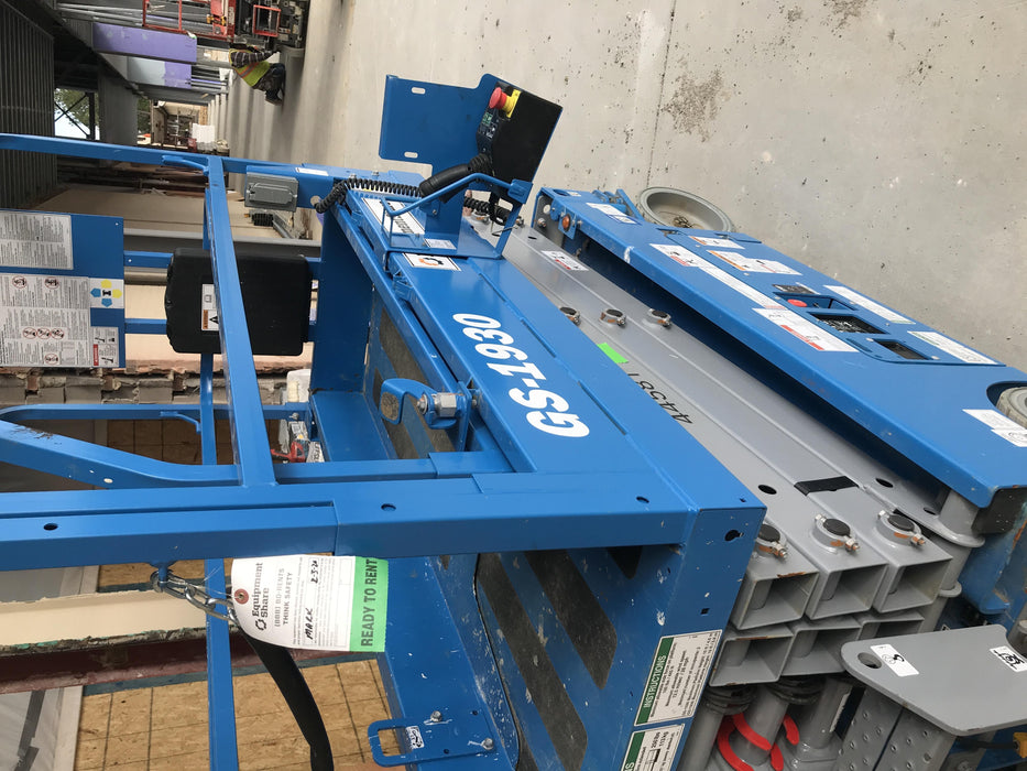 2019 Genie GS-1930 Fixed rails with chain Entry
