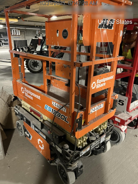 2022 JLG ES1330L