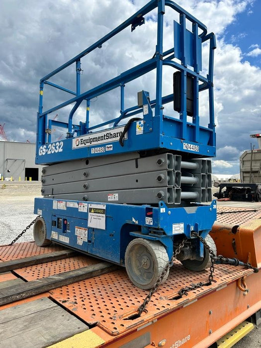 2020 Genie GS-2632 Solid NM Tires, Folding Rails with Half-Height Swing Gate, Beacon