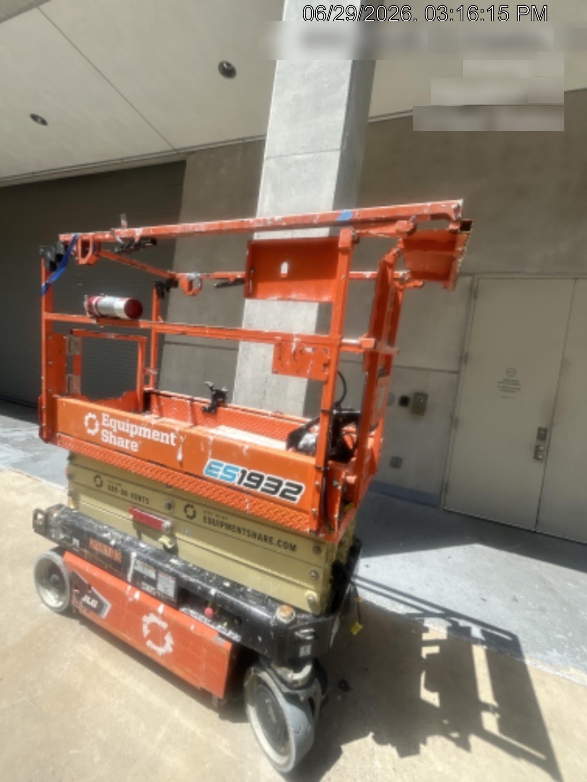 2023 JLG ES1932