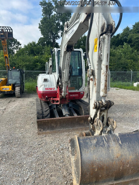 2022 TAKEUCHI TB250-2CR