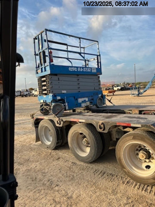 2018 Genie GS-3232 Genie GS3232 Lift w/Folding Rails and Swing Gate