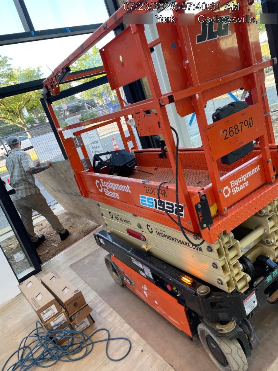 2022 JLG ES1932