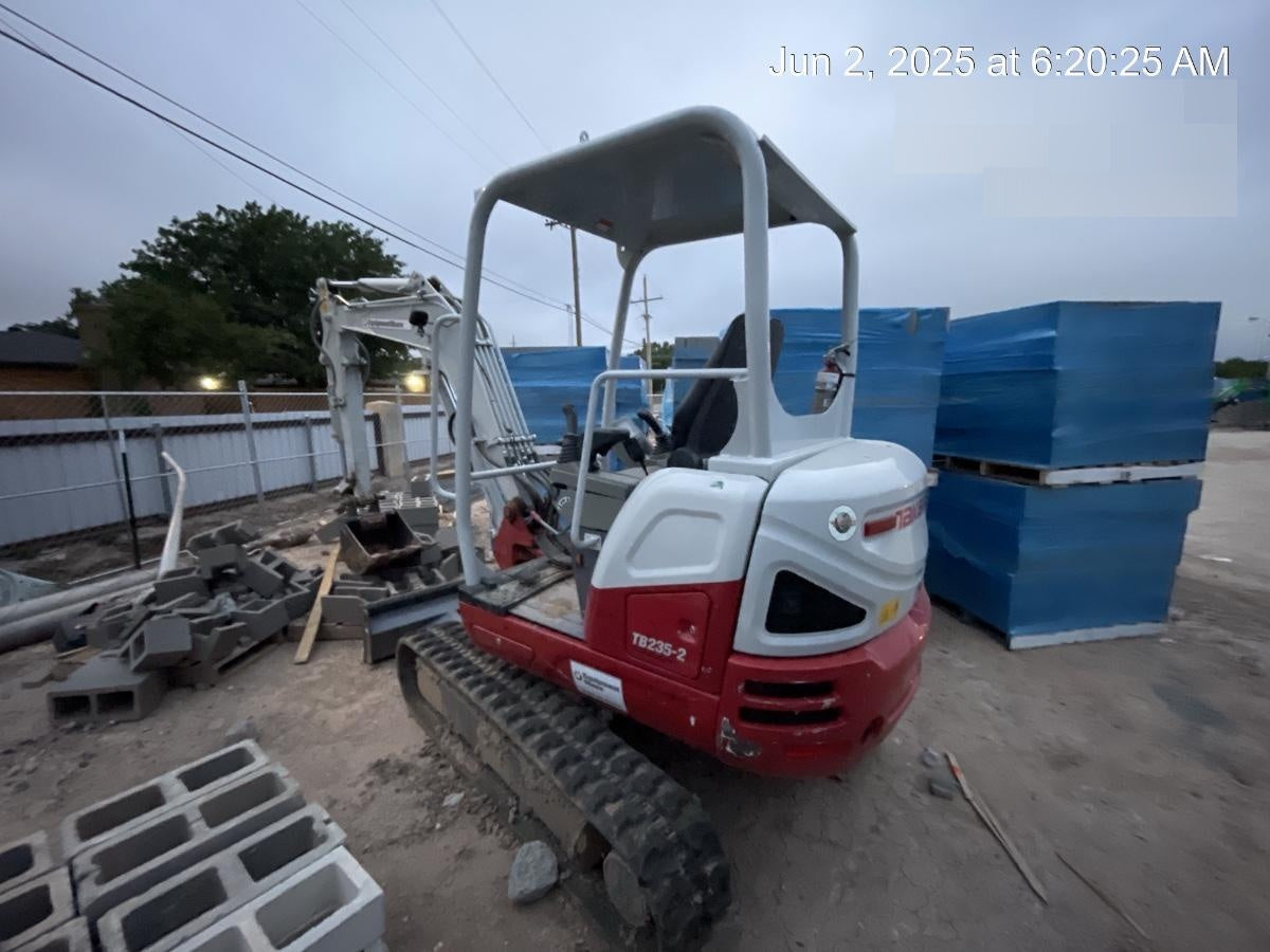 2023 TAKEUCHI TB235-2R