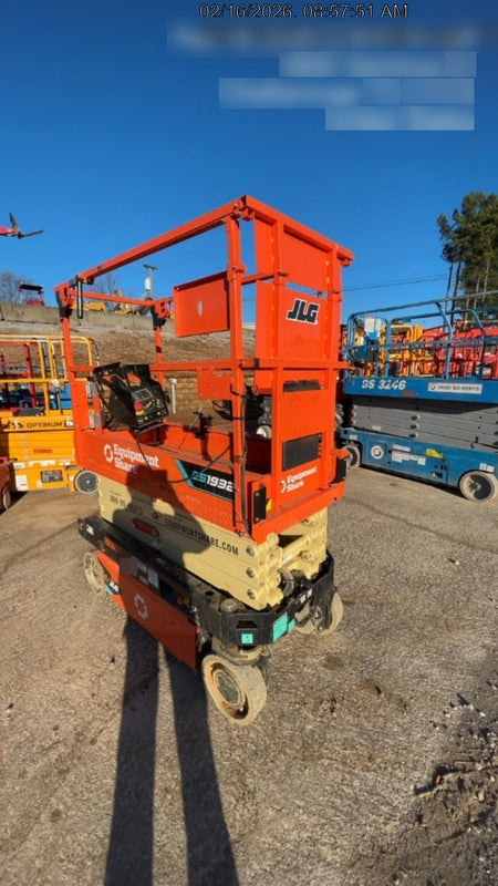 2025 JLG ES1932