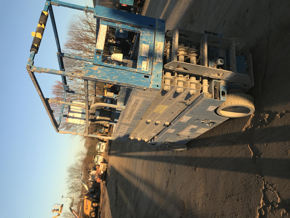 2019 Genie GS-2632 Folding rails with half height swing gate