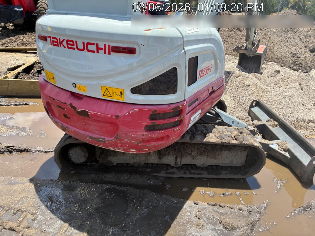 2022 TAKEUCHI TB235-2R