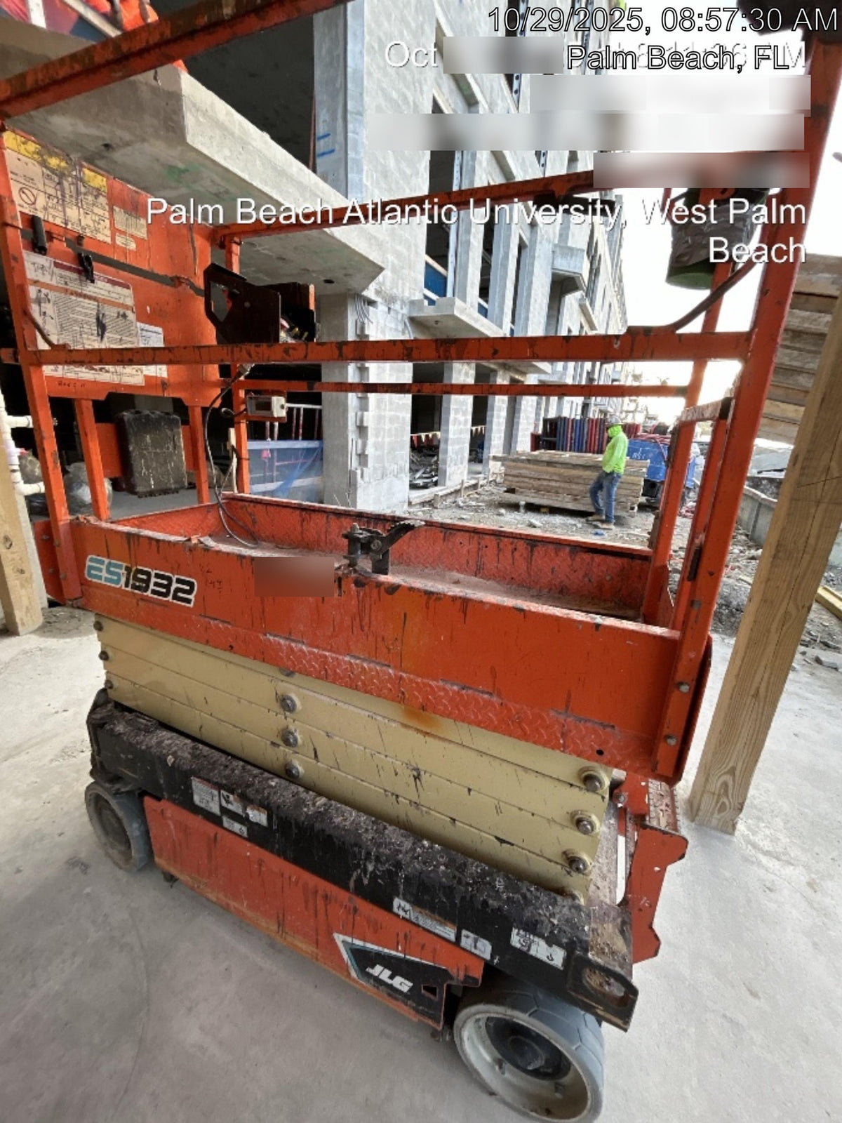 2022 JLG ES1932