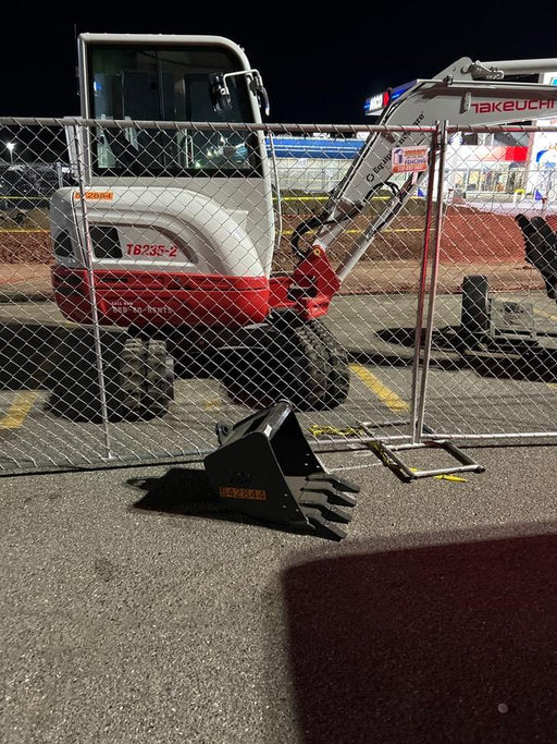 2025 TAKEUCHI 18" HD Bucket - Takeuchi