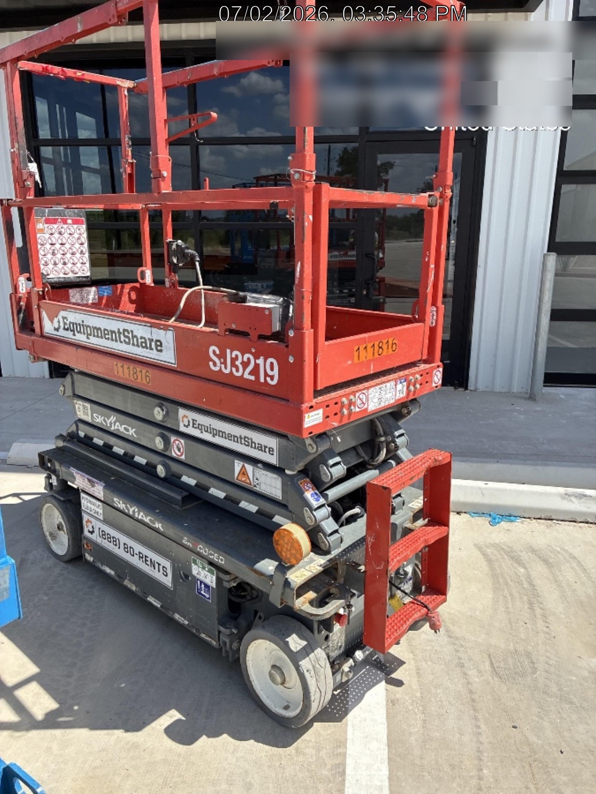 2020 Skyjack SJIII-3219 Solid NM Tires, Half height spring hinged entry gate, Dual Beacons, 800W Inverter
