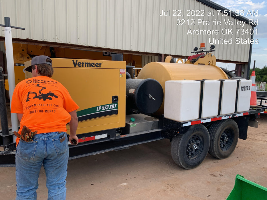 2021 Vac-Tron LP573XDT 500 Gallon Debris Tank w/ Hydraulic Tilt, two (2) 100 Gallon Water Tanks, Low Profile Torsion Axles (12,000 GVWR)