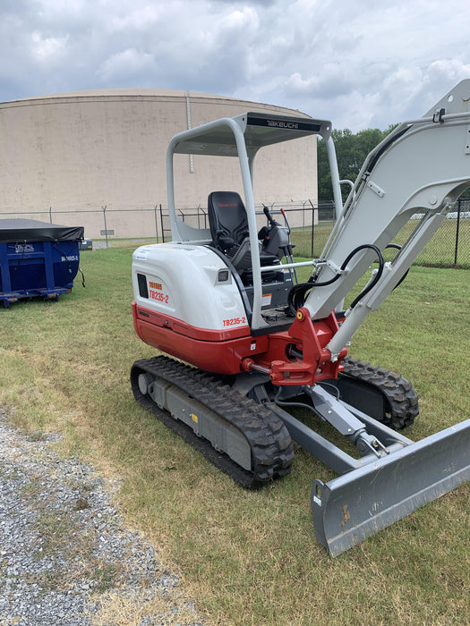 2021 TAKEUCHI TB235-2R