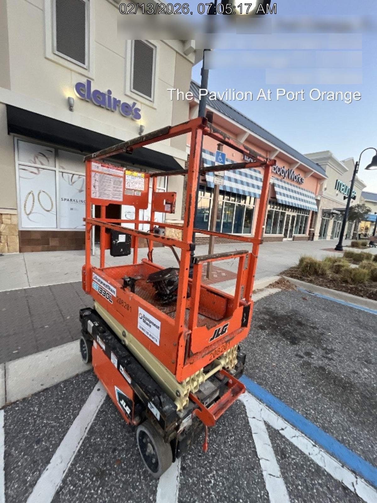 2022 JLG ES1330L