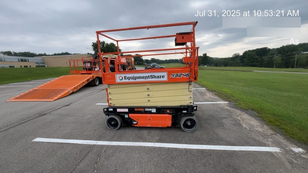 2021 JLG R3246