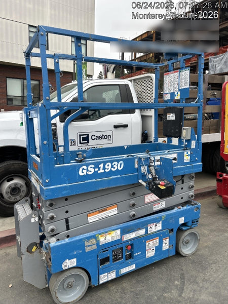 2020 Genie GS-1930 Solid Non Marking Tires, Beacon, Folding rails with half height swing gate, 800W Inverter