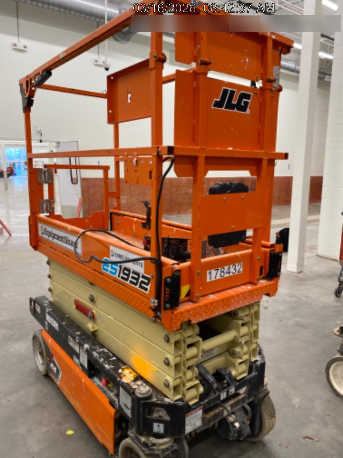 2021 JLG ES1932