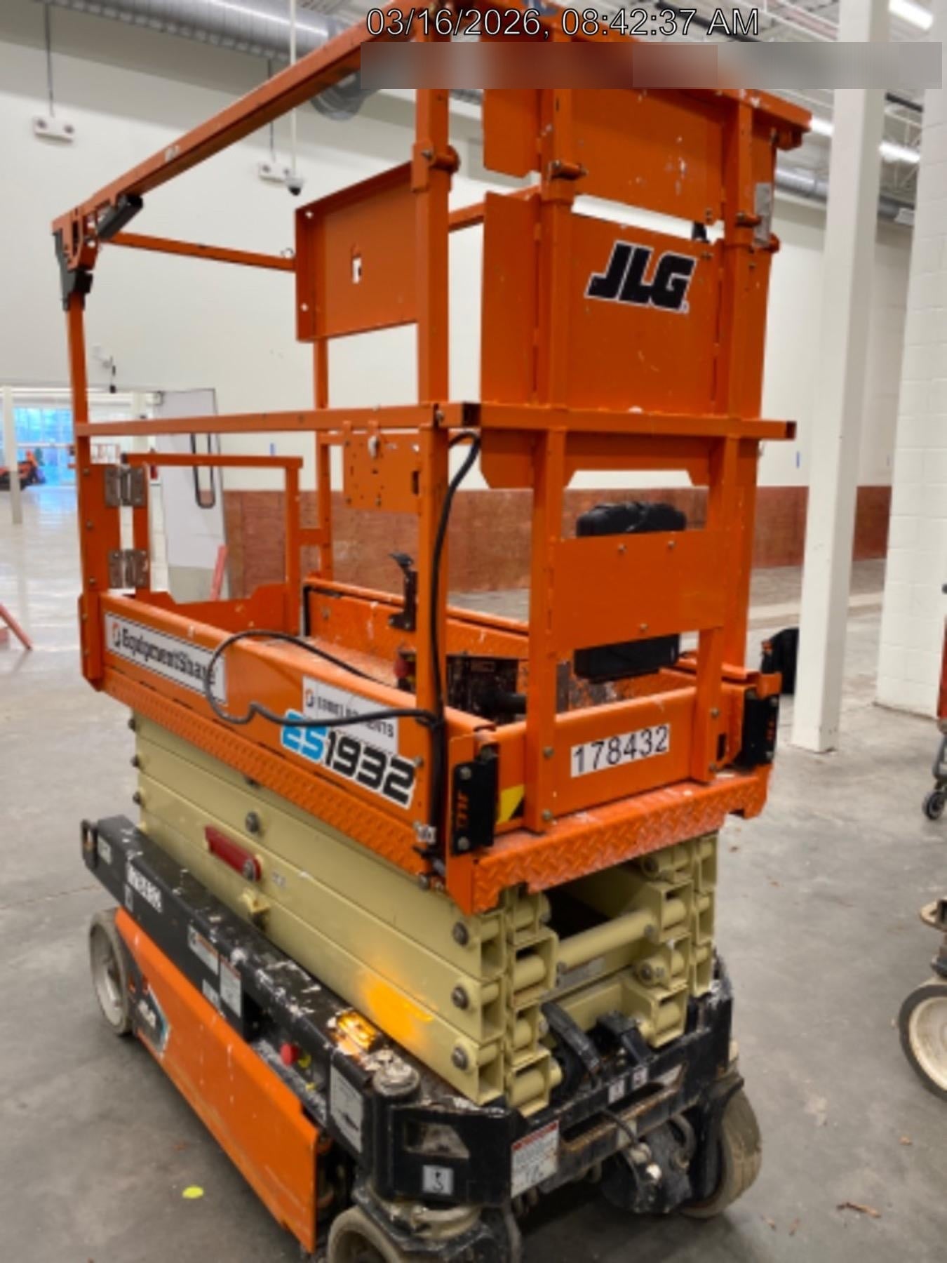 2021 JLG ES1932
