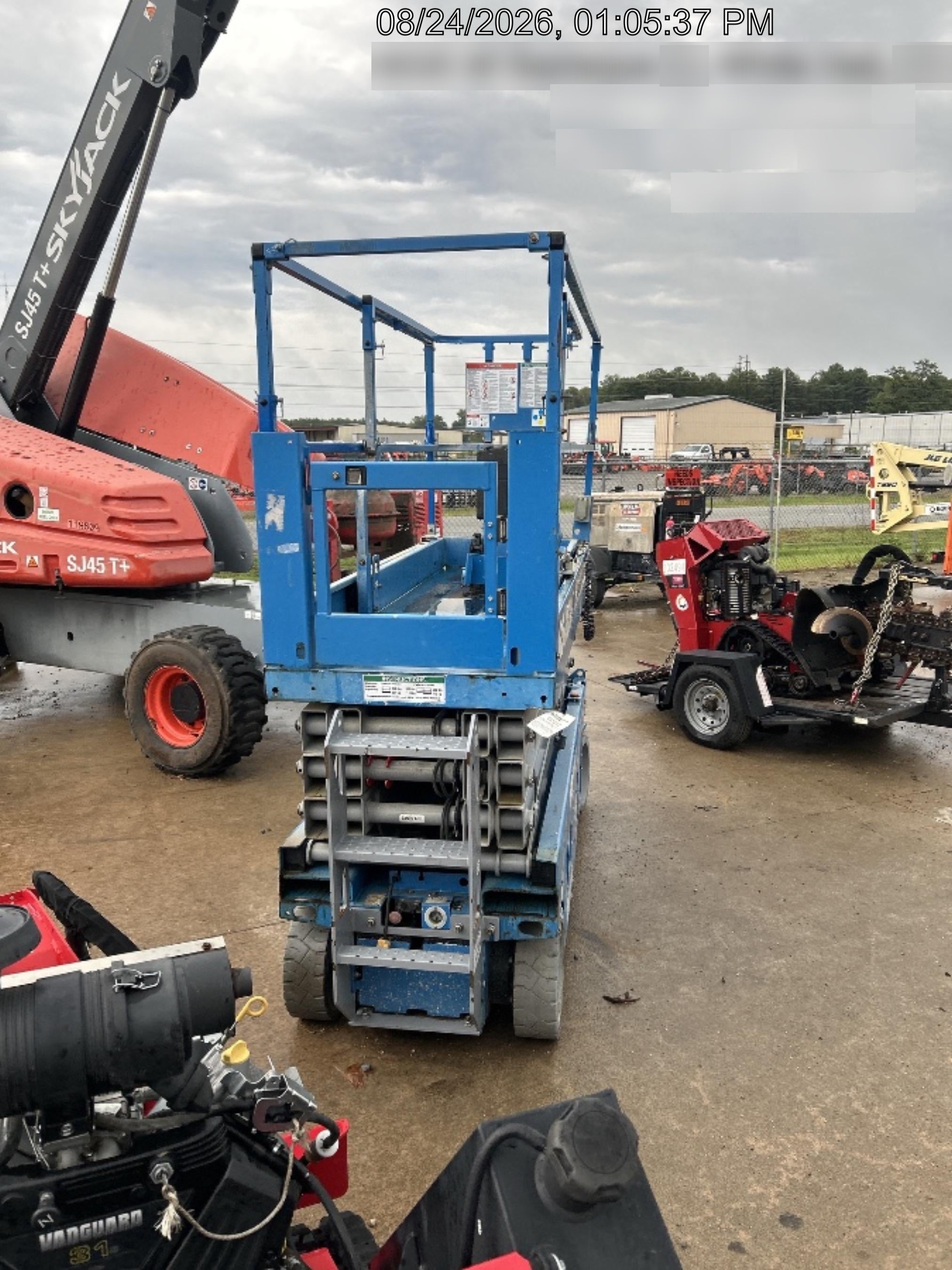 2019 Genie GS-2632 Folding rails with half height swing gate