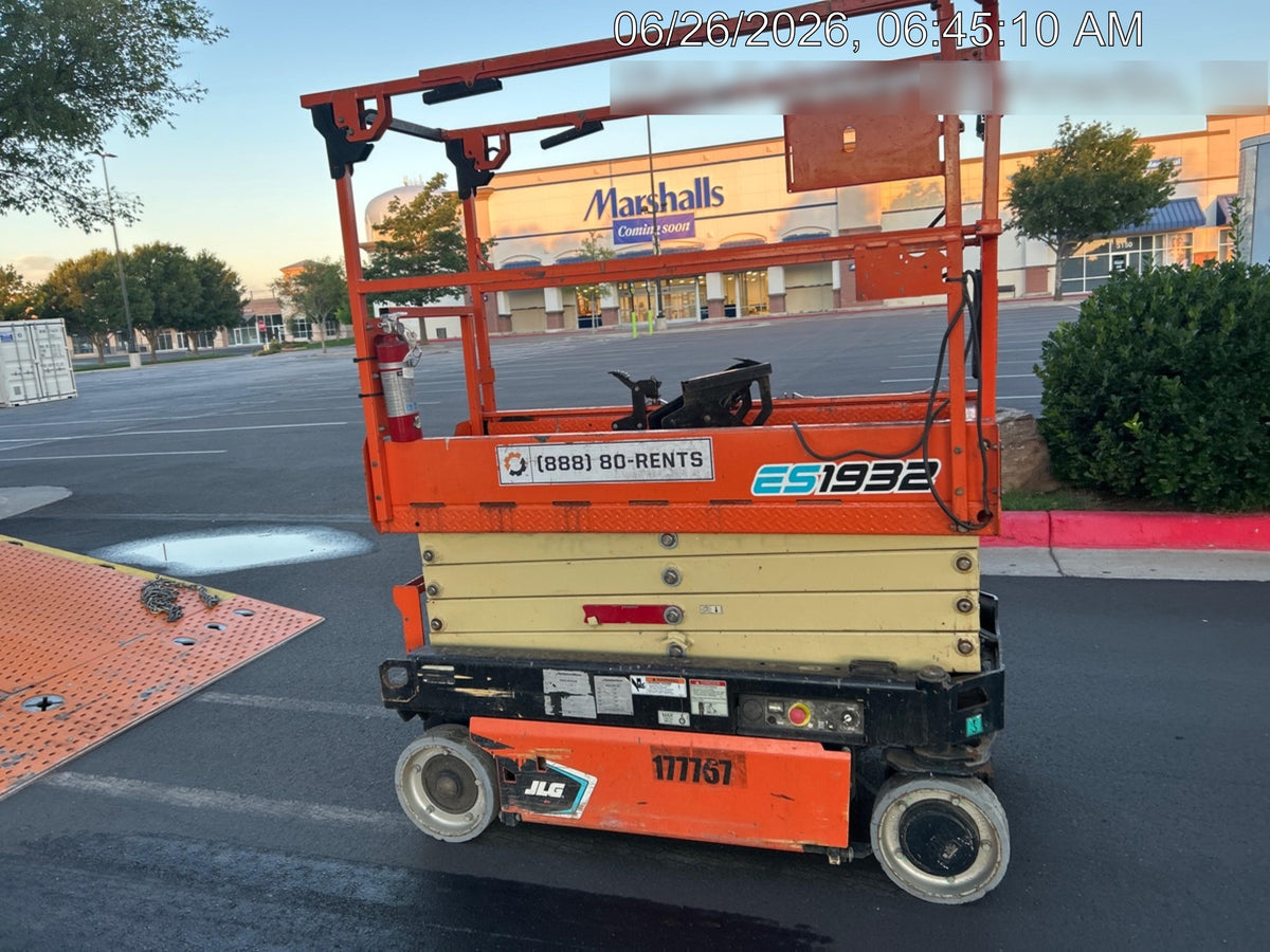 2021 JLG ES1932