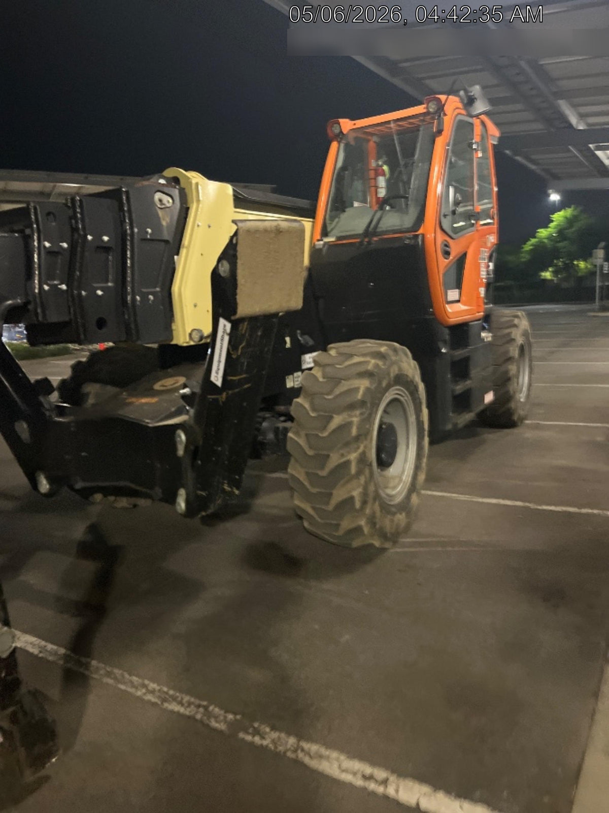 2021 JLG 1075