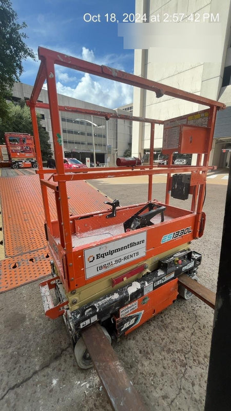 2021 JLG ES1330L