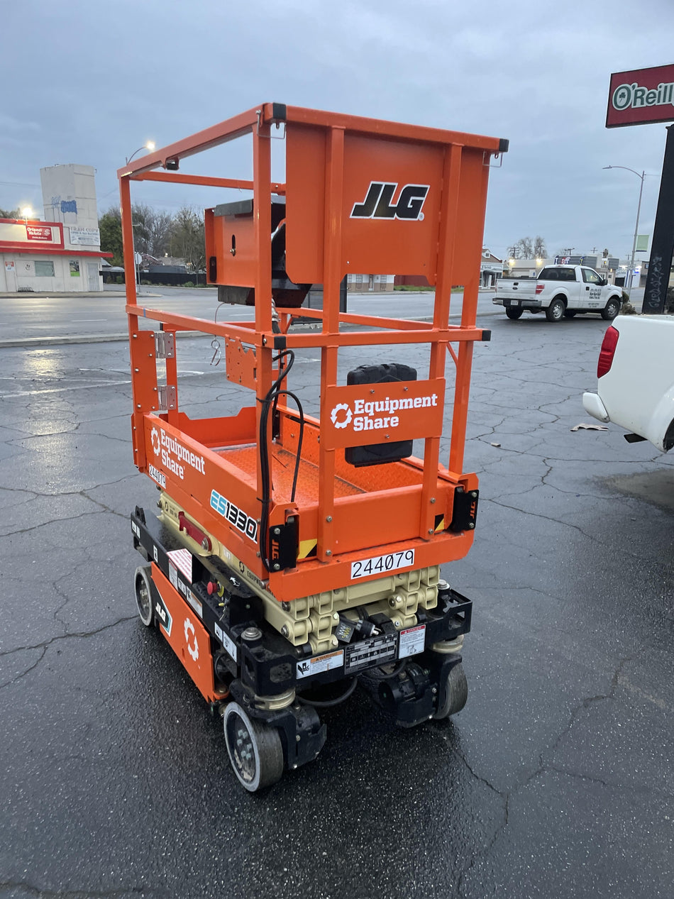 2022 JLG ES1330L