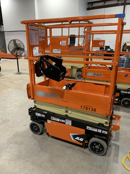 2021 JLG ES1330L