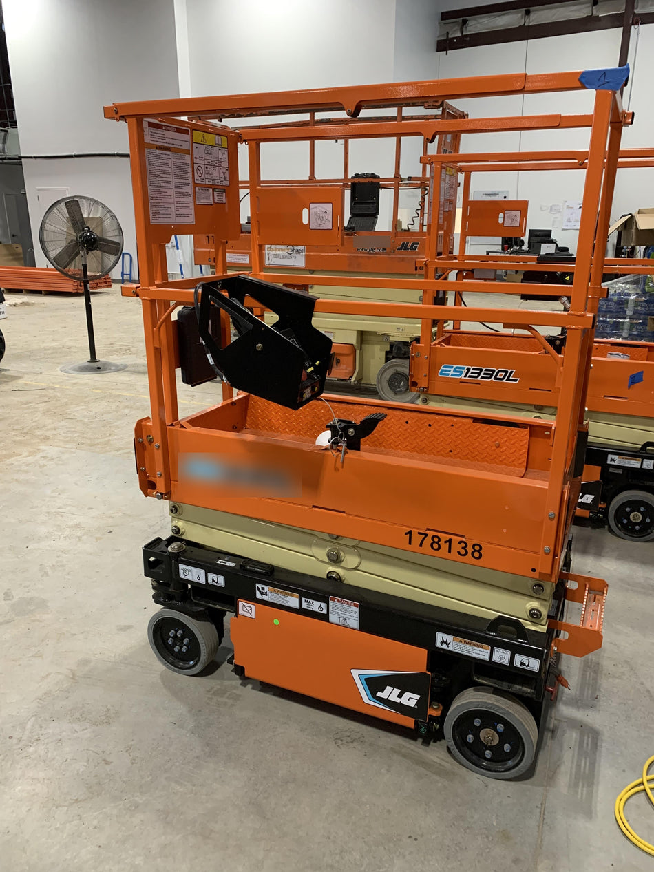 2021 JLG ES1330L