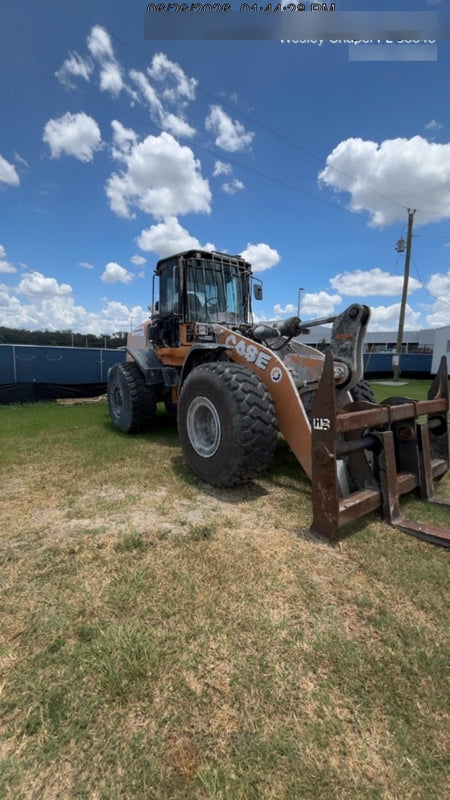 2017 CASE 821G