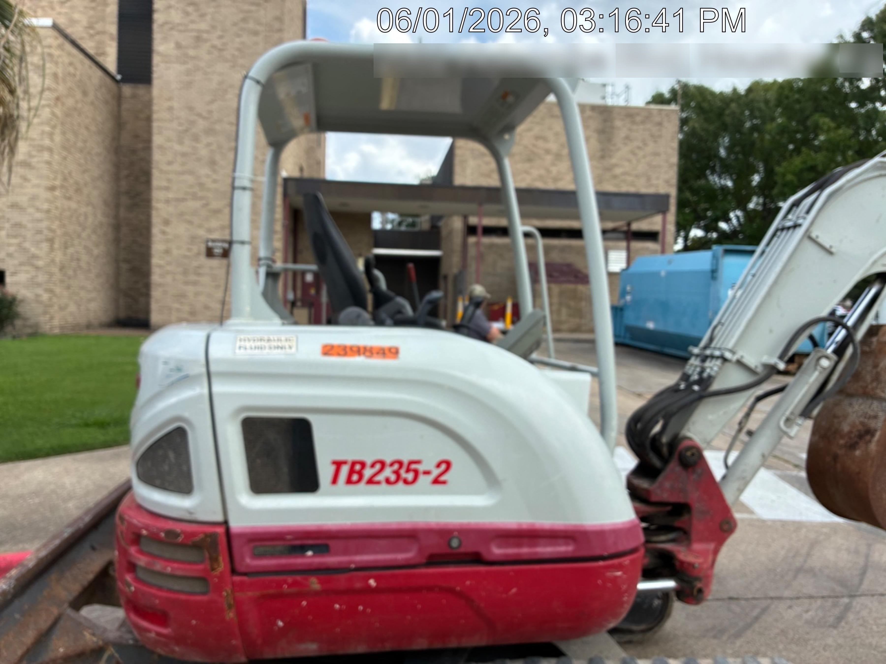 2022 TAKEUCHI TB235-2R