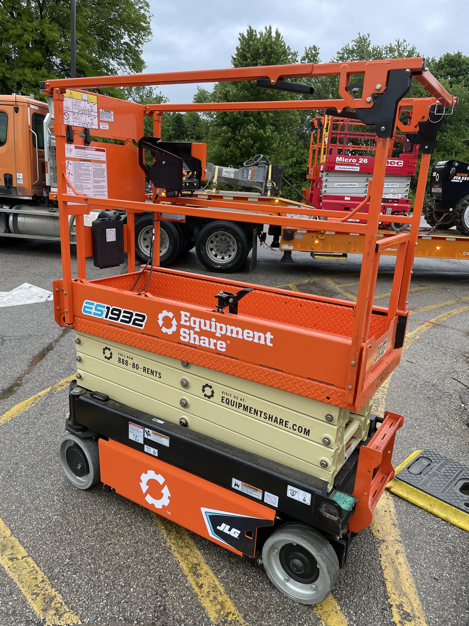 2022 JLG ES1932