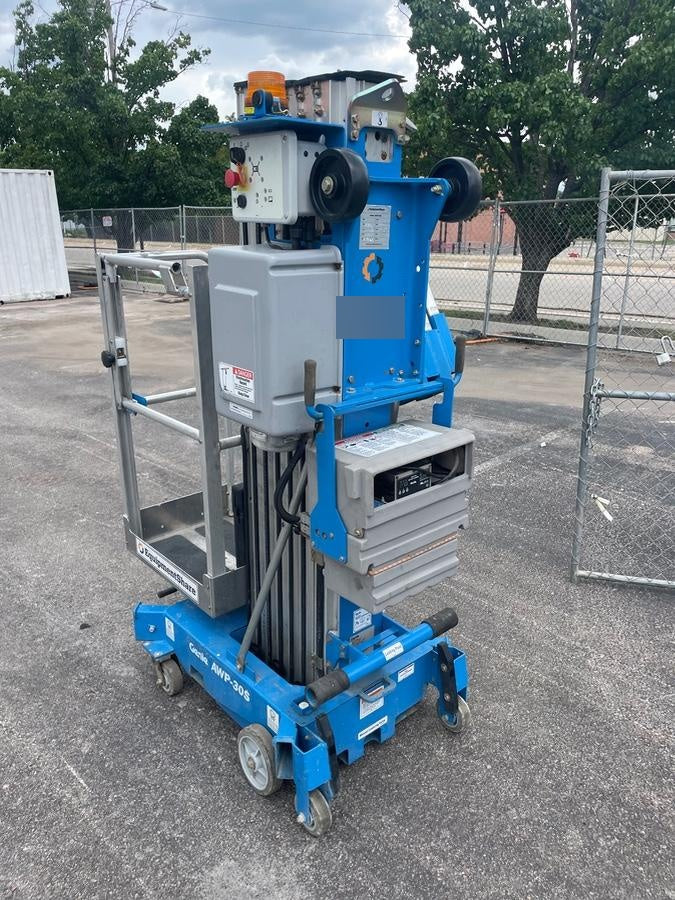 2020 GENIE AWP-30S