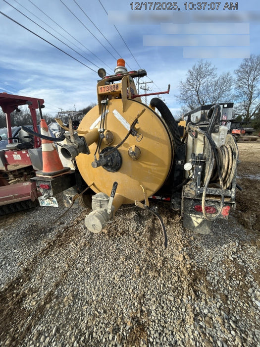 2021 Vac-Tron LP573XDT T4 Koehler Diesel Engine, 500 Gallon Debris Tank, x2 100 Gallon Water Tanks