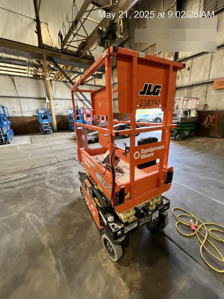 2022 JLG ES1330L