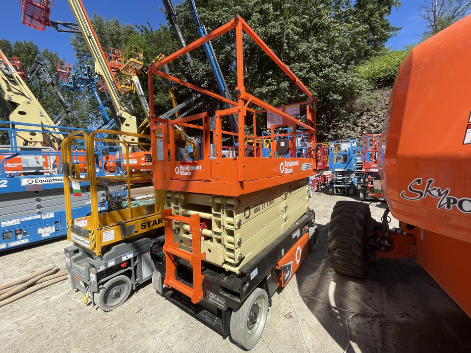2022 JLG ES3246