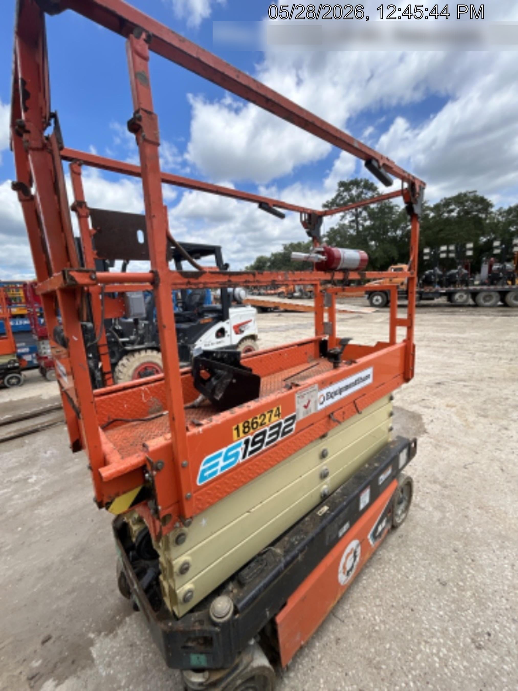 2021 JLG ES1932