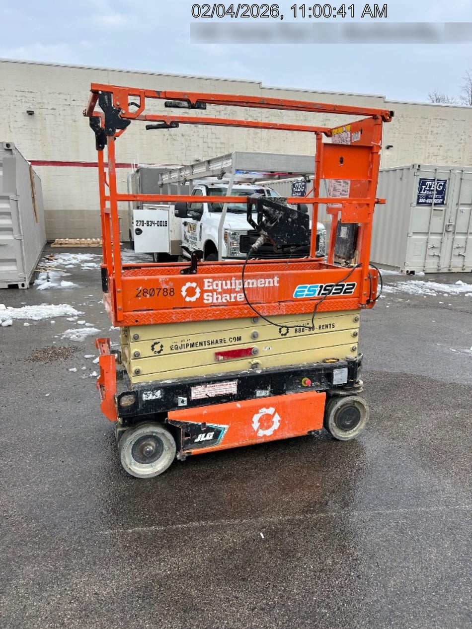 2022 JLG ES1932